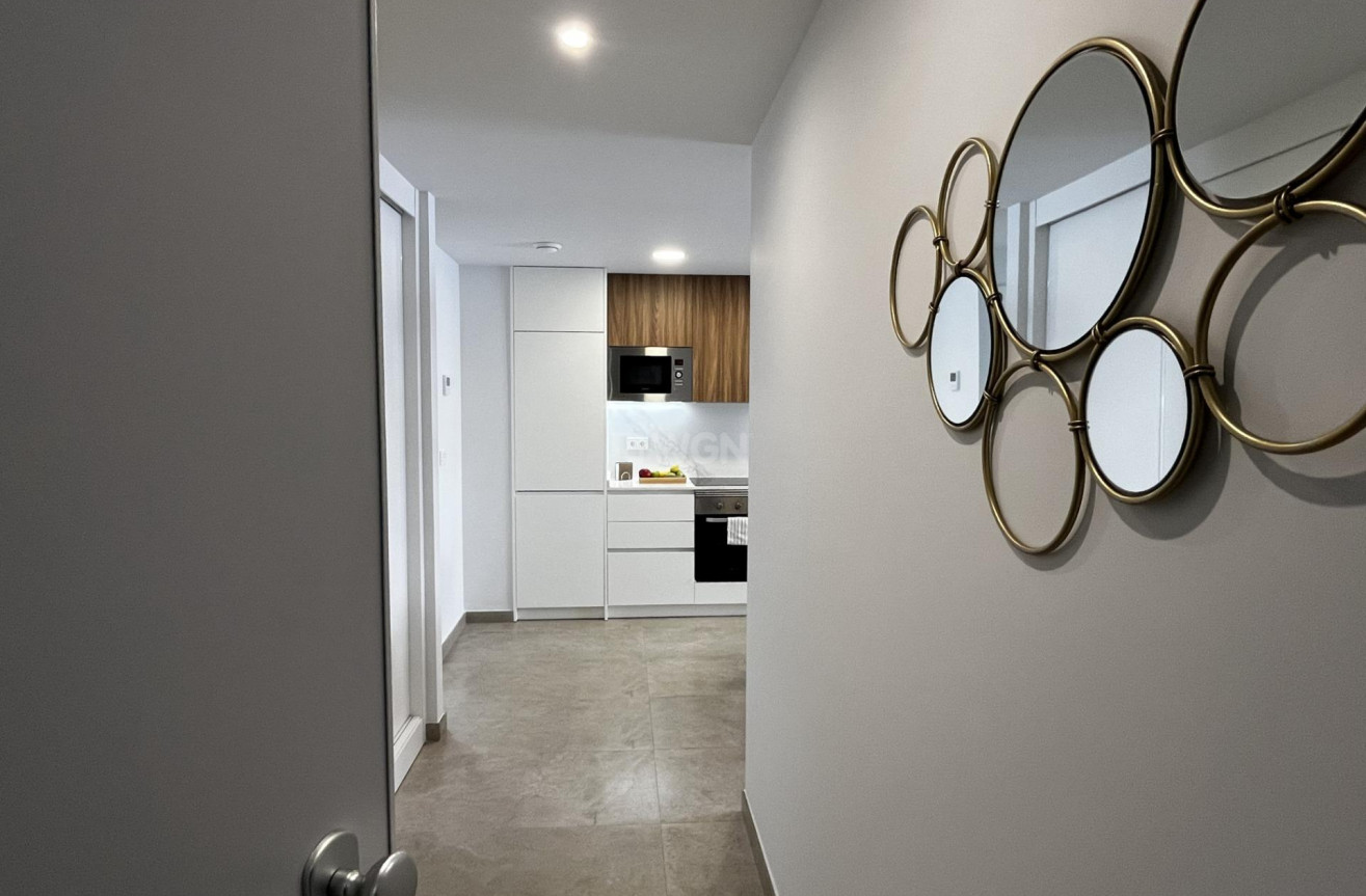 Odsprzedaż - Mieszkanie w bloku - Torrevieja - Playa del Cura