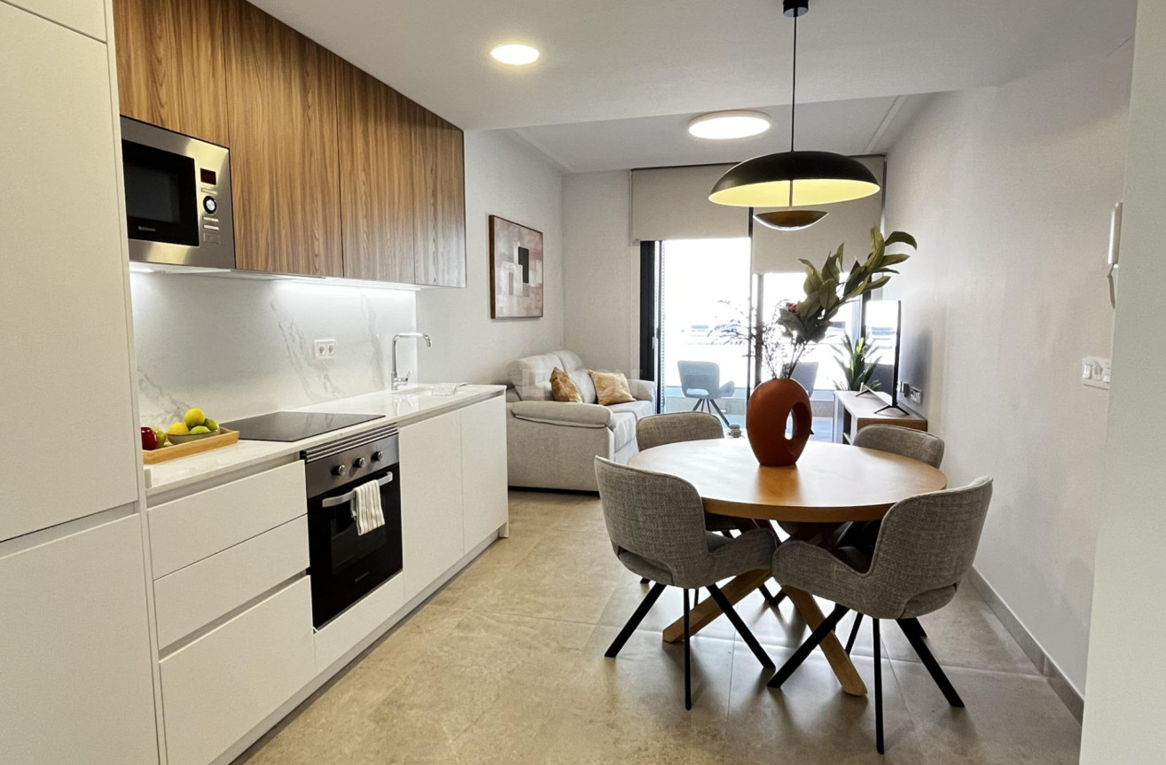 Odsprzedaż - Mieszkanie w bloku - Torrevieja - Playa del Cura