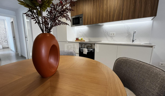 Odsprzedaż - Mieszkanie w bloku - Torrevieja - Playa del Cura