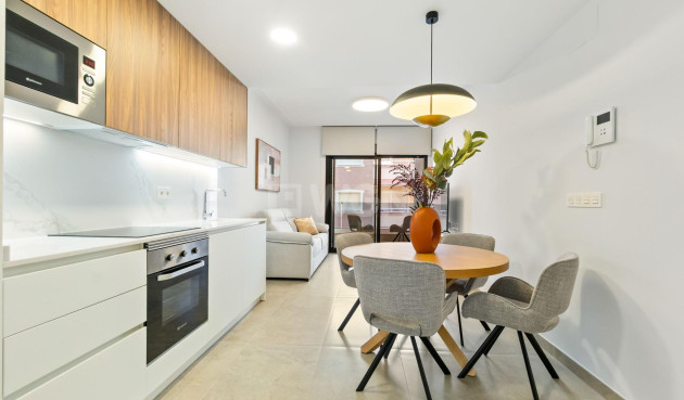 Odsprzedaż - Mieszkanie w bloku - Torrevieja - Playa del Cura