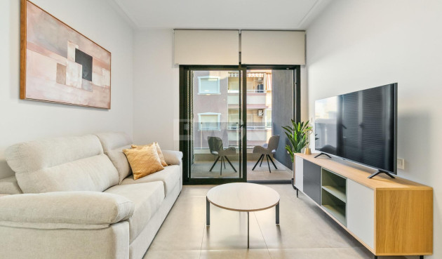 Odsprzedaż - Mieszkanie w bloku - Torrevieja - Playa del Cura