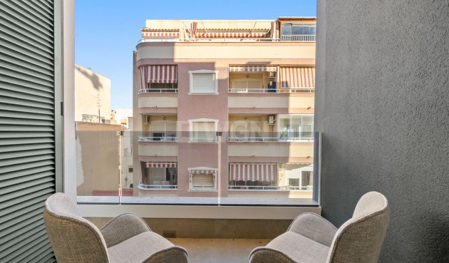 Odsprzedaż - Mieszkanie w bloku - Torrevieja - Playa del Cura
