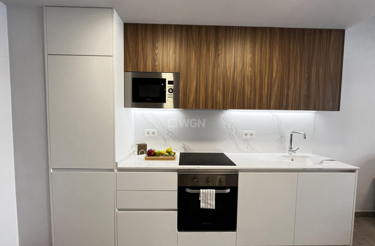 Odsprzedaż - Mieszkanie w bloku - Torrevieja - Playa del Cura