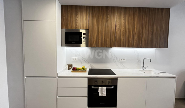 Odsprzedaż - Mieszkanie w bloku - Torrevieja - Playa del Cura