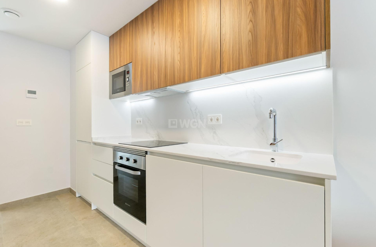 Odsprzedaż - Mieszkanie w bloku - Torrevieja - Playa del Cura