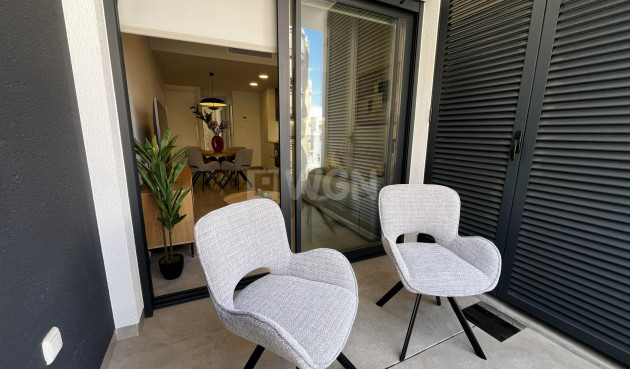 Odsprzedaż - Mieszkanie w bloku - Torrevieja - Playa del Cura