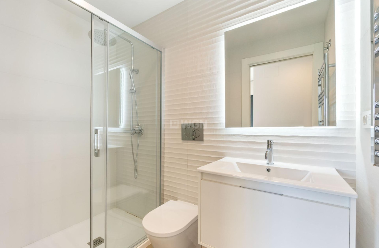 Odsprzedaż - Mieszkanie w bloku - Torrevieja - Playa del Cura