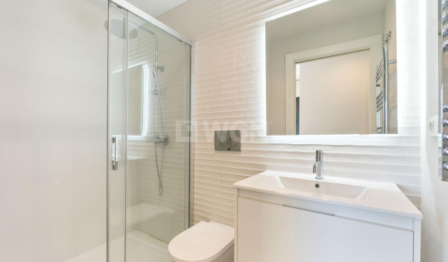 Odsprzedaż - Mieszkanie w bloku - Torrevieja - Playa del Cura