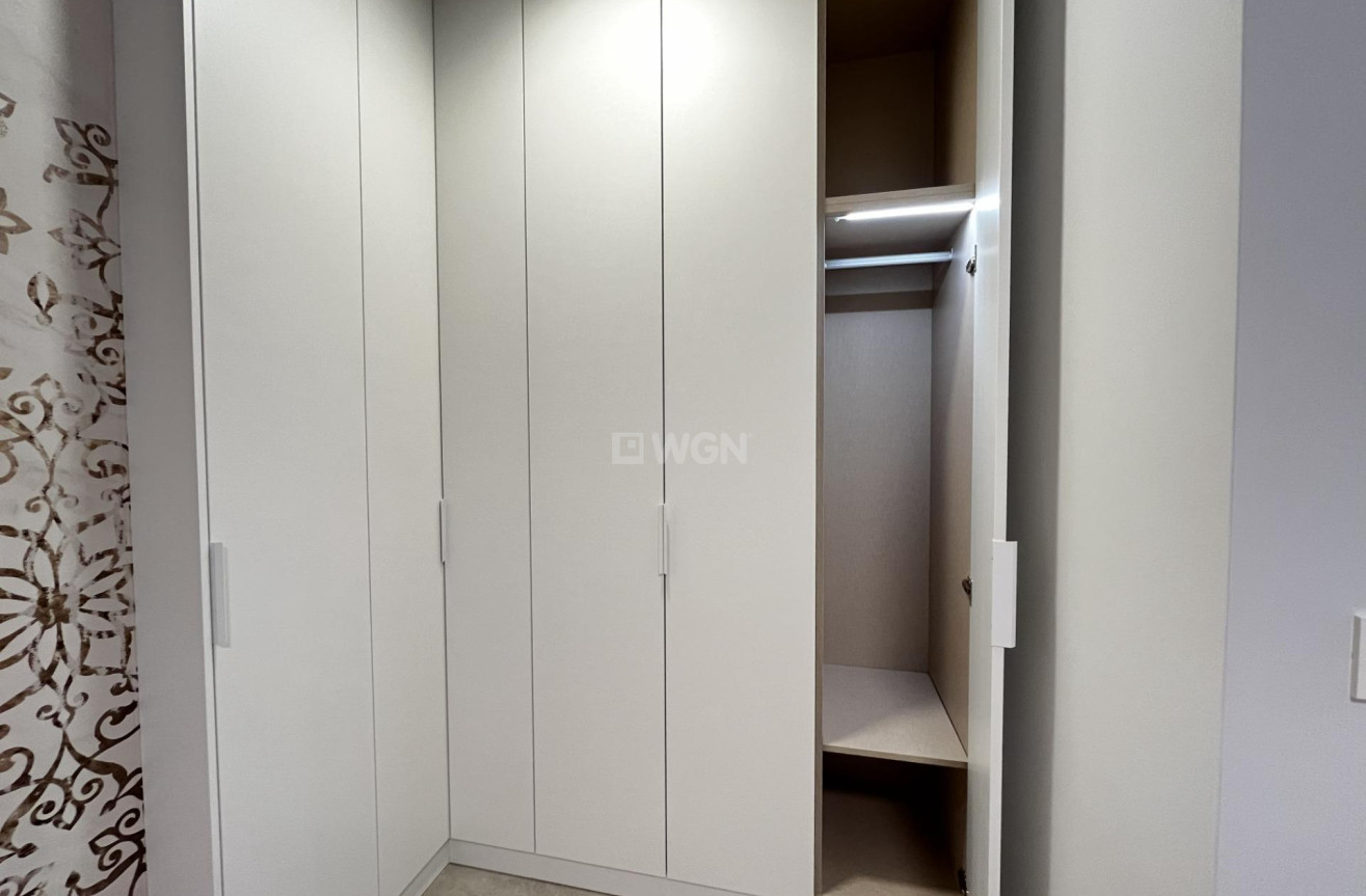 Odsprzedaż - Mieszkanie w bloku - Torrevieja - Playa del Cura