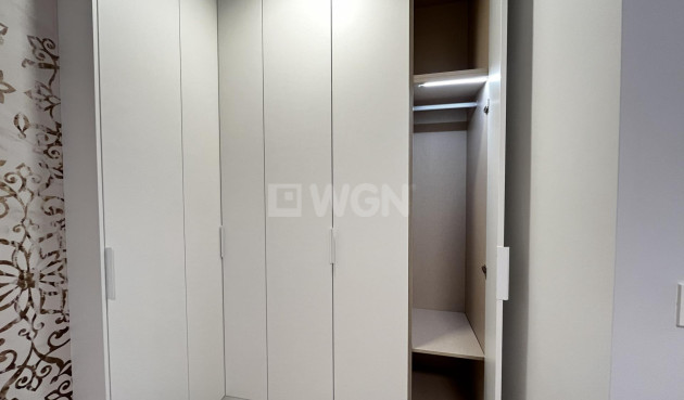 Odsprzedaż - Mieszkanie w bloku - Torrevieja - Playa del Cura