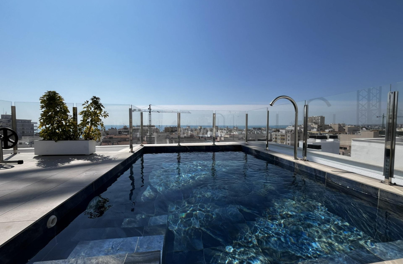 Odsprzedaż - Mieszkanie w bloku - Torrevieja - Playa del Cura