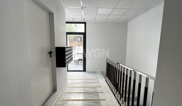 Odsprzedaż - Mieszkanie w bloku - Torrevieja - Playa del Cura