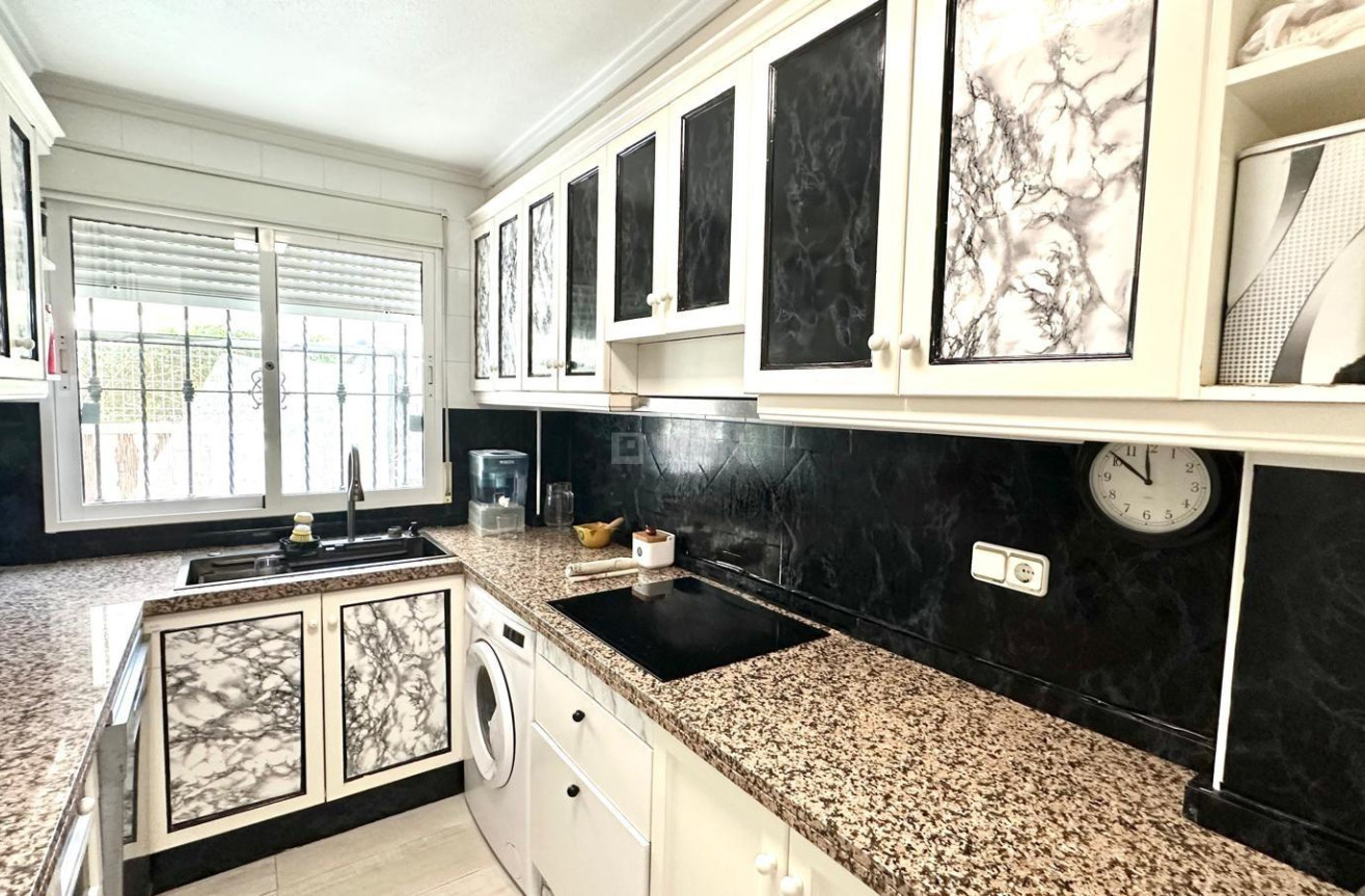 Resale - Villa - Orihuela Costa - La Regia