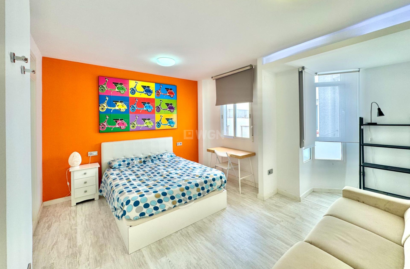 Resale - Apartment / flat - Torrevieja - Estacion De Autobuses