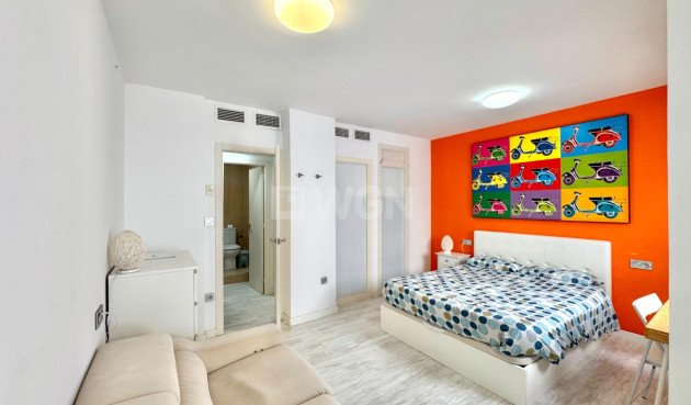 Resale - Apartment / flat - Torrevieja - Estacion De Autobuses