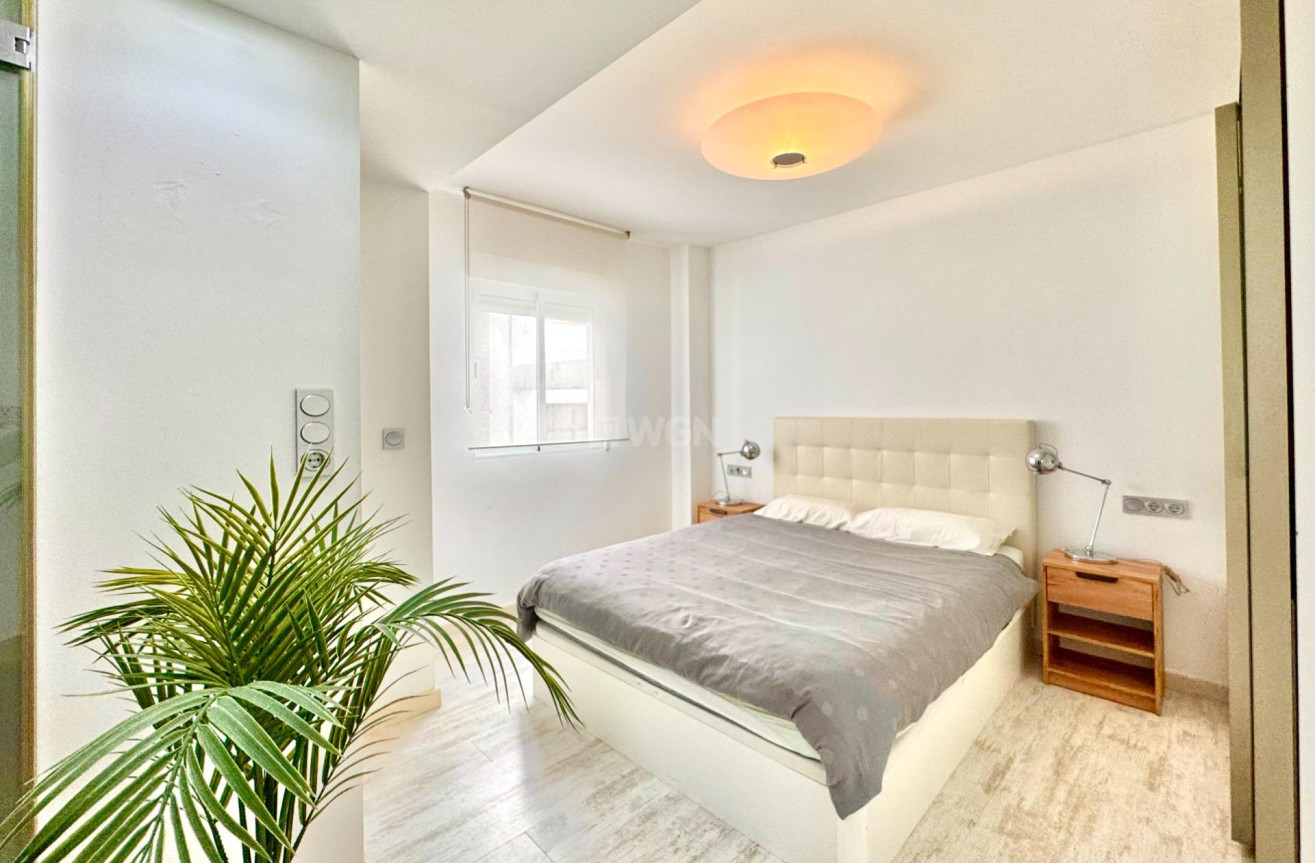 Resale - Apartment / flat - Torrevieja - Estacion De Autobuses