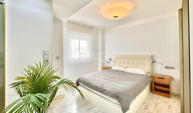 Resale - Apartment / flat - Torrevieja - Estacion De Autobuses