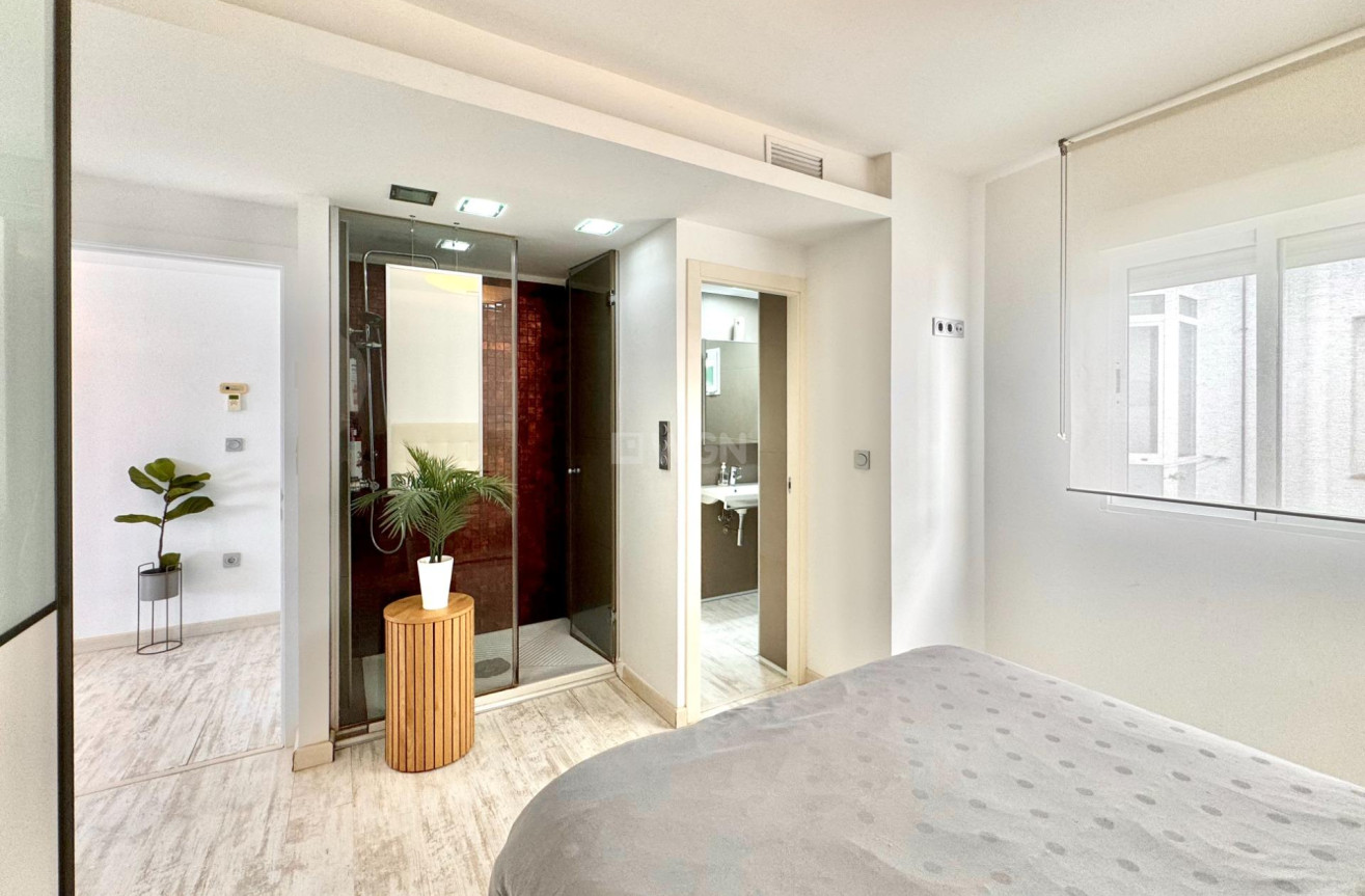 Resale - Apartment / flat - Torrevieja - Estacion De Autobuses