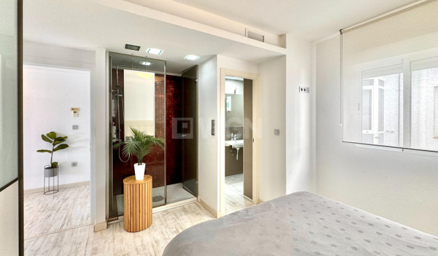 Resale - Apartment / flat - Torrevieja - Estacion De Autobuses