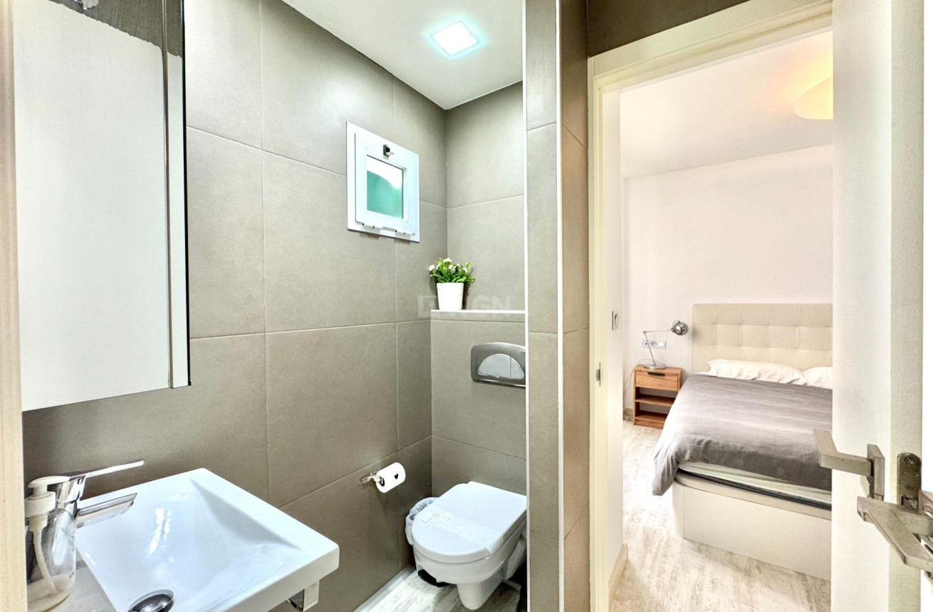 Resale - Apartment / flat - Torrevieja - Estacion De Autobuses