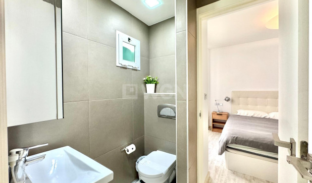 Resale - Apartment / flat - Torrevieja - Estacion De Autobuses