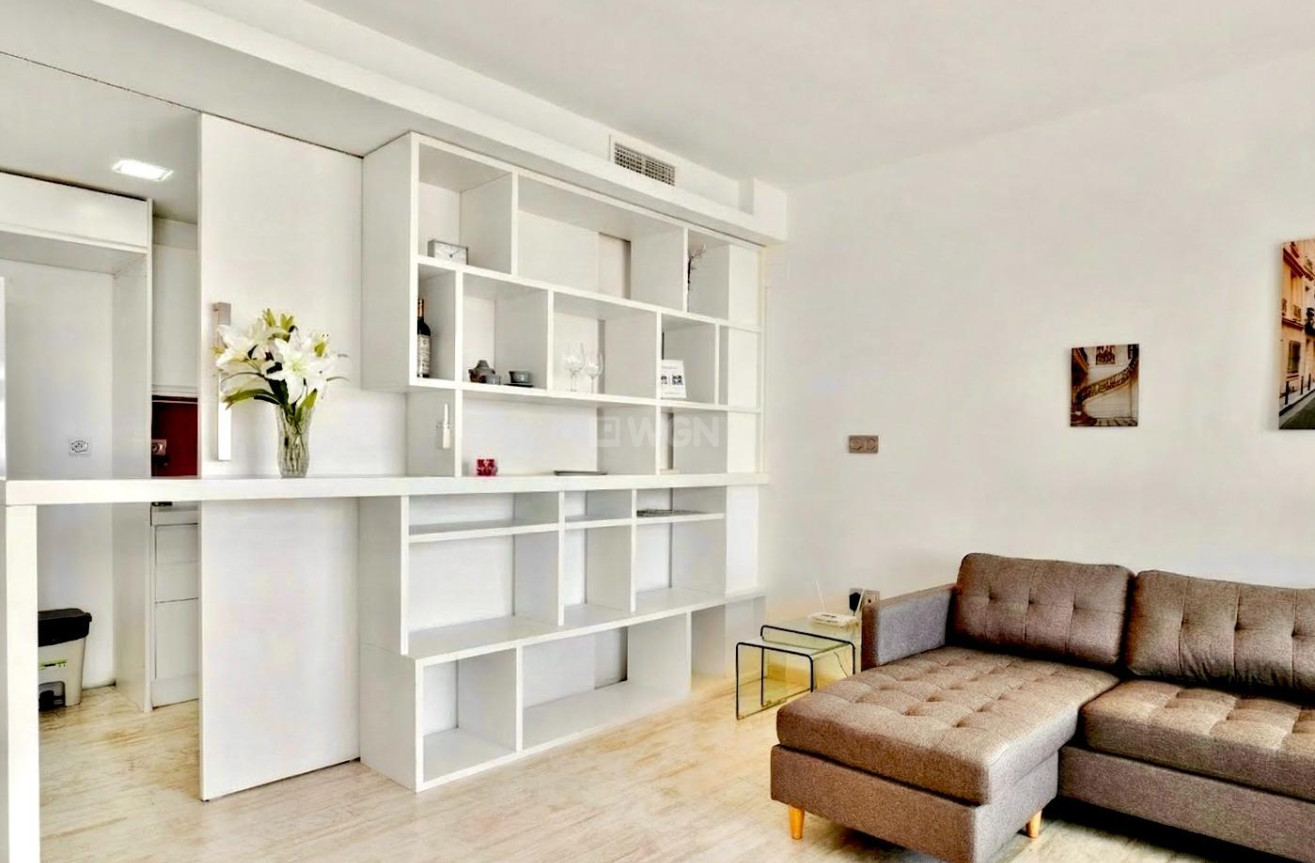 Resale - Apartment / flat - Torrevieja - Estacion De Autobuses