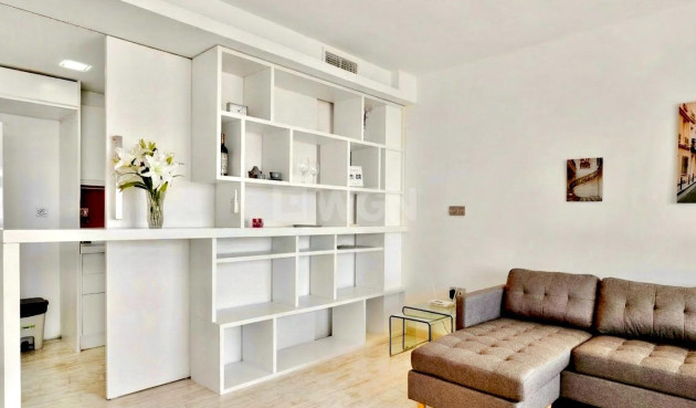 Resale - Apartment / flat - Torrevieja - Estacion De Autobuses