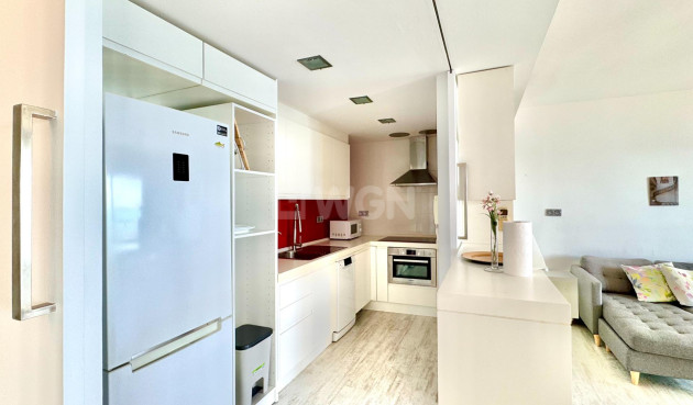 Resale - Apartment / flat - Torrevieja - Estacion De Autobuses