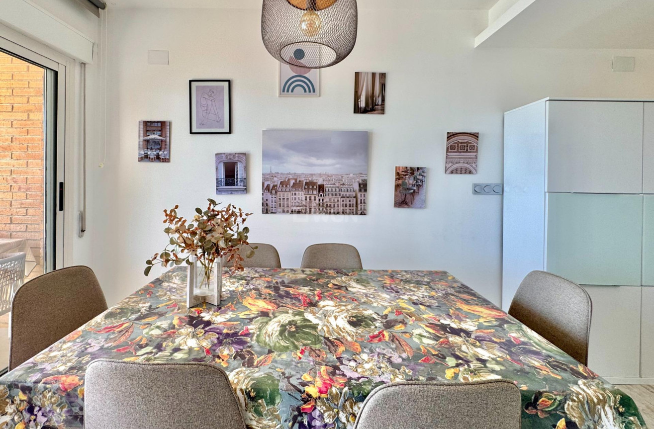 Resale - Apartment / flat - Torrevieja - Estacion De Autobuses