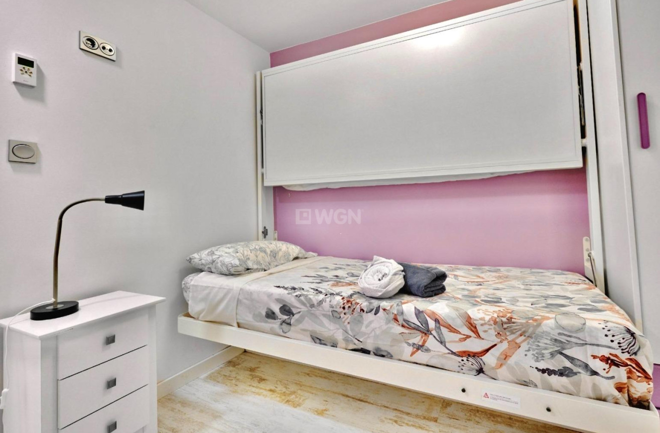 Resale - Apartment / flat - Torrevieja - Estacion De Autobuses