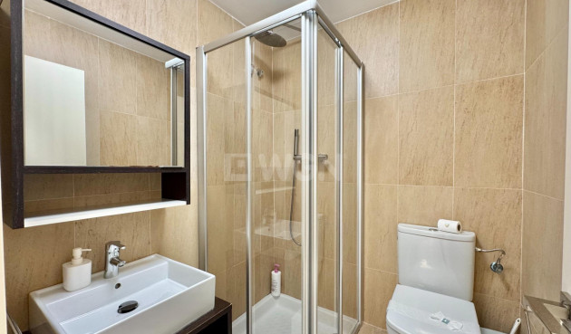 Resale - Apartment / flat - Torrevieja - Estacion De Autobuses