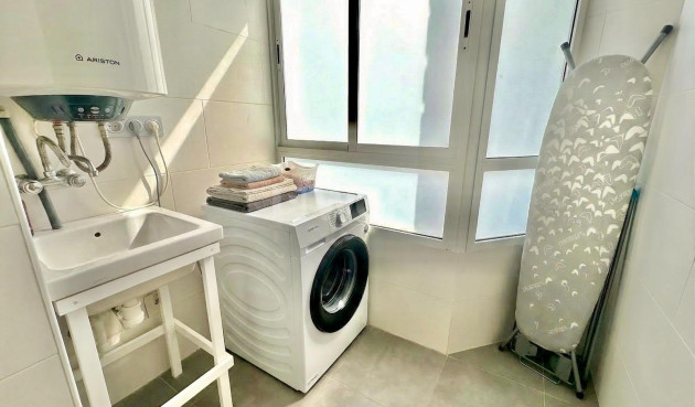 Resale - Apartment / flat - Torrevieja - Estacion De Autobuses