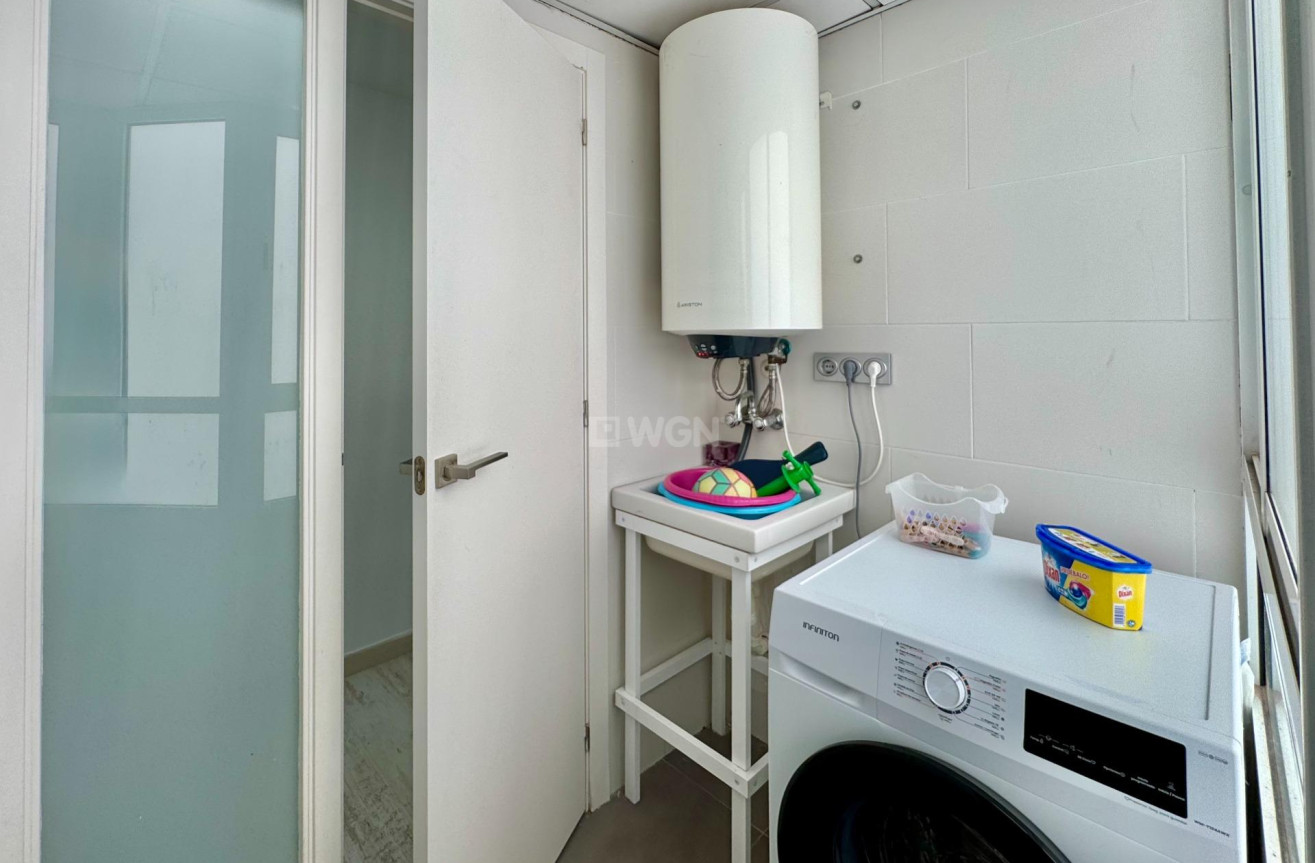 Resale - Apartment / flat - Torrevieja - Estacion De Autobuses