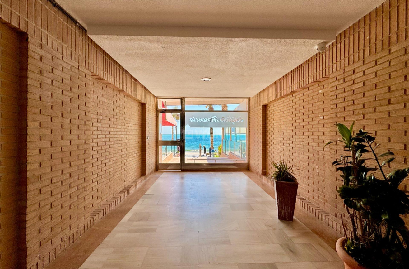 Resale - Apartment / flat - Torrevieja - Estacion De Autobuses