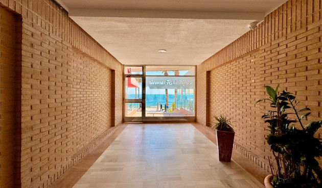 Resale - Apartment / flat - Torrevieja - Estacion De Autobuses