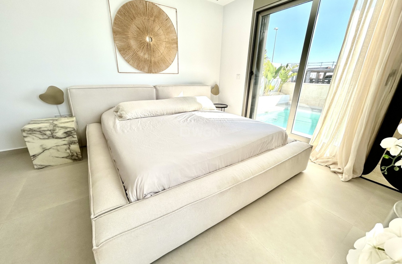 Resale - Villa - San Miguel de Salinas - Inland