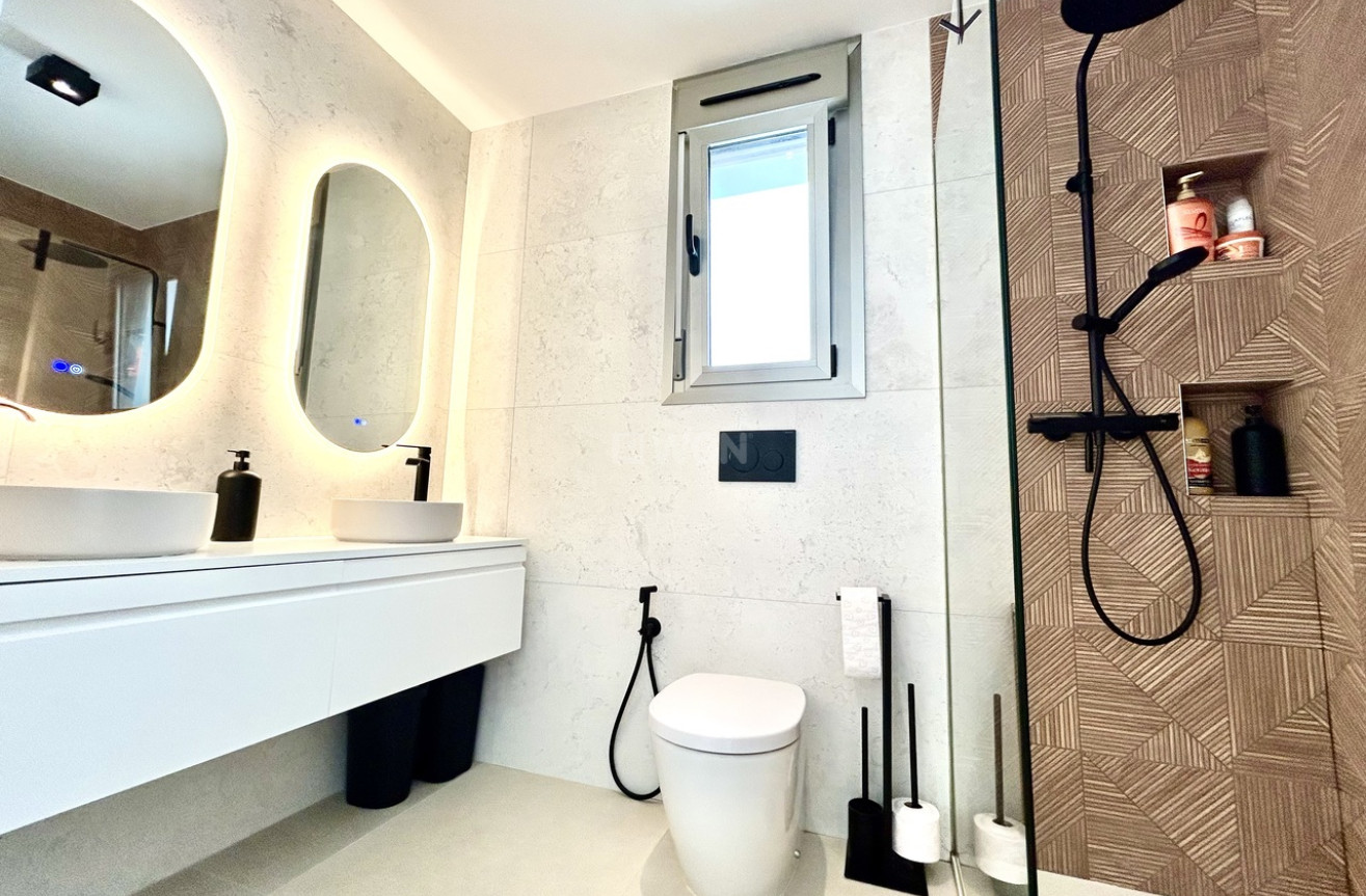 Resale - Villa - San Miguel de Salinas - Inland