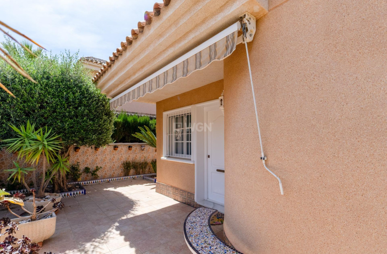 Resale - Villa - Torrevieja - Los Balcones - Los Altos del Edén