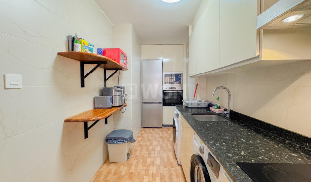 Resale - Apartment / flat - Torrevieja - La Mata Pueblo