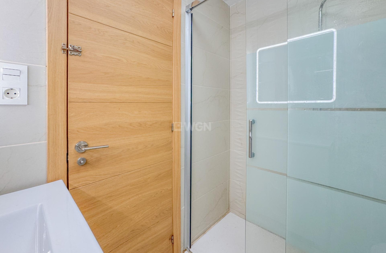 Resale - Apartment / flat - Torrevieja - La Mata Pueblo