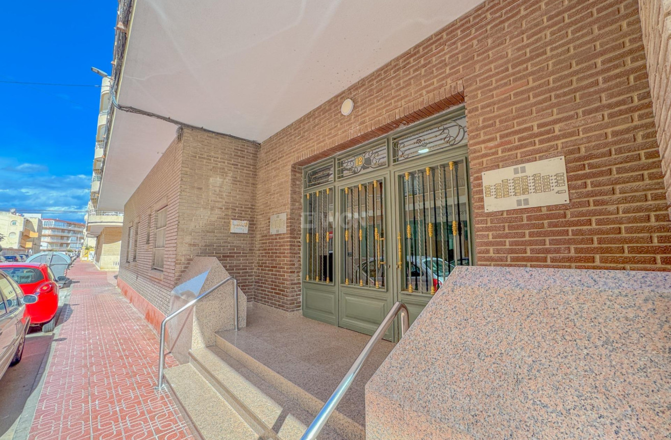 Resale - Apartment / flat - Torrevieja - La Mata Pueblo