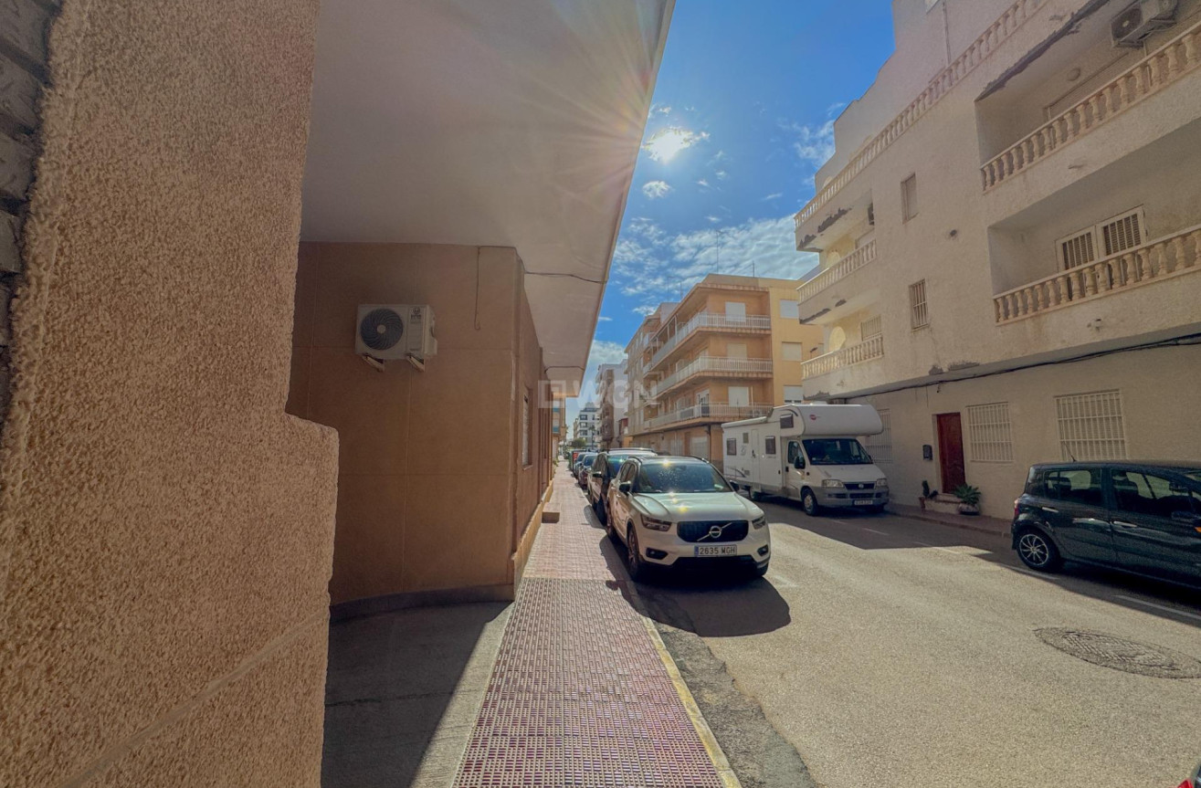 Resale - Apartment / flat - Torrevieja - La Mata Pueblo