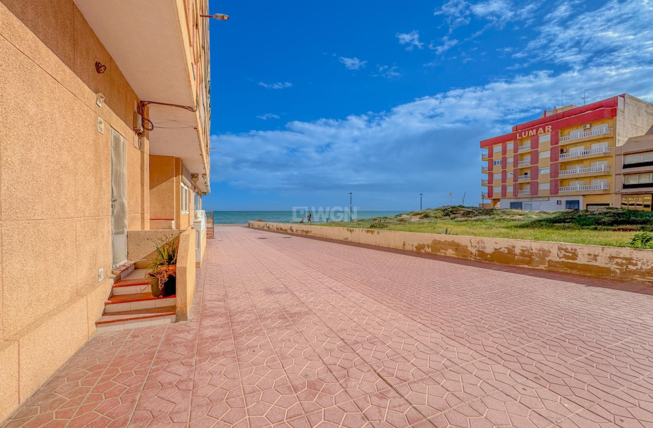 Resale - Apartment / flat - Torrevieja - La Mata Pueblo