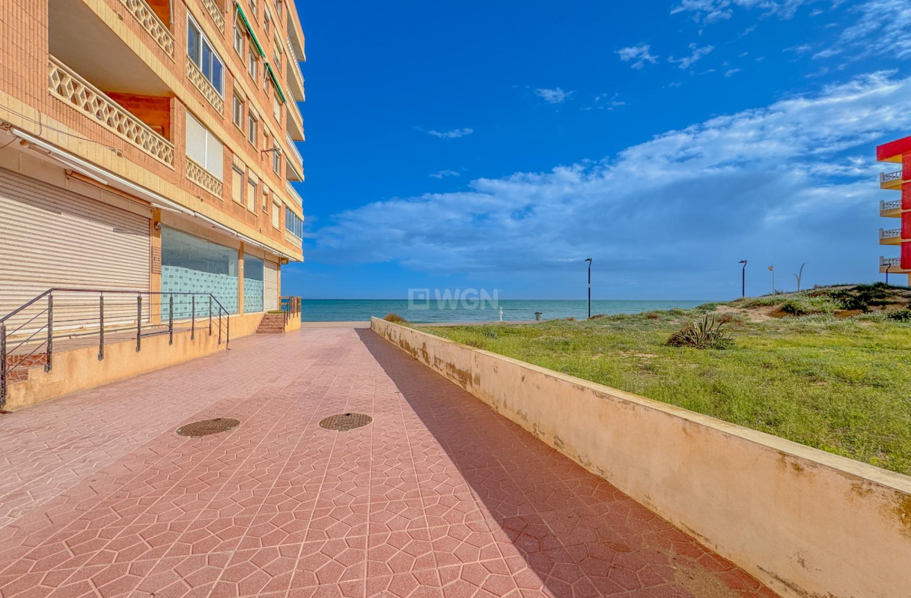 Resale - Apartment / flat - Torrevieja - La Mata Pueblo