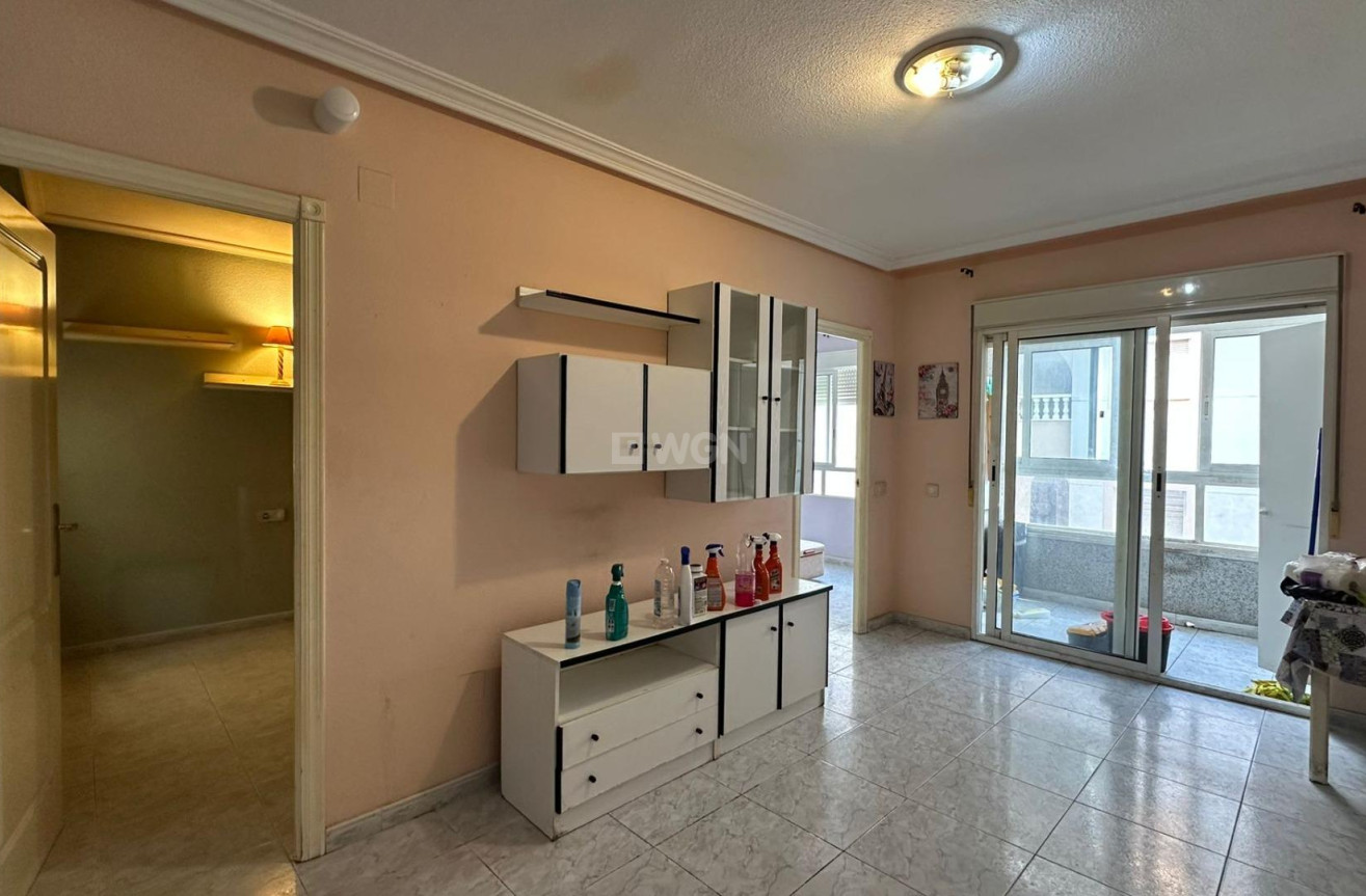 Resale - Apartment / flat - Torrevieja - Estacion De Autobuses