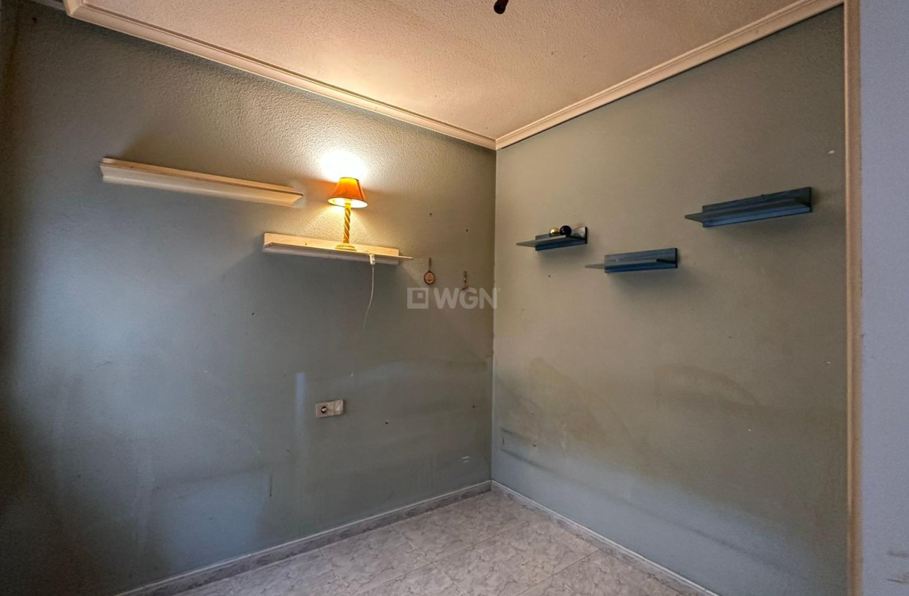 Resale - Apartment / flat - Torrevieja - Estacion De Autobuses