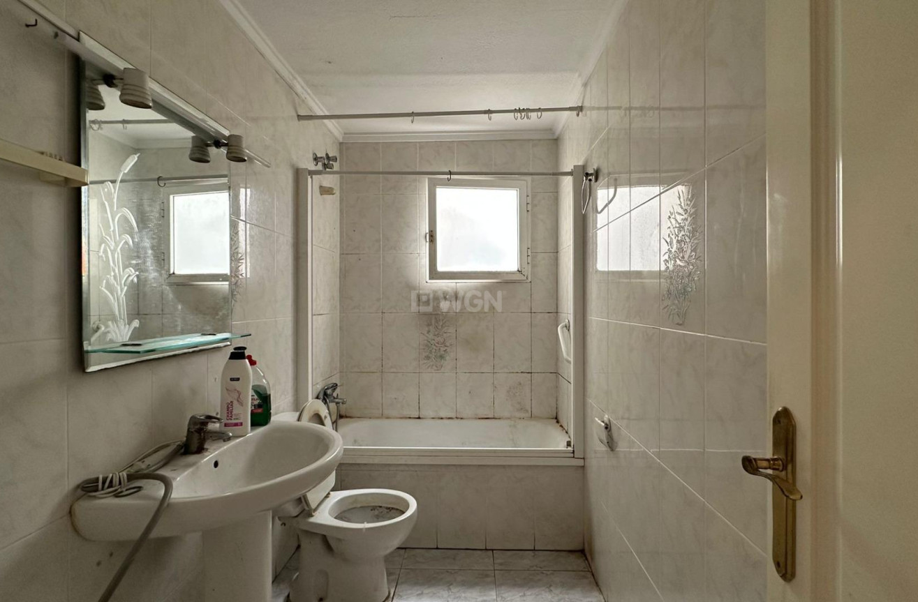 Resale - Apartment / flat - Torrevieja - Estacion De Autobuses