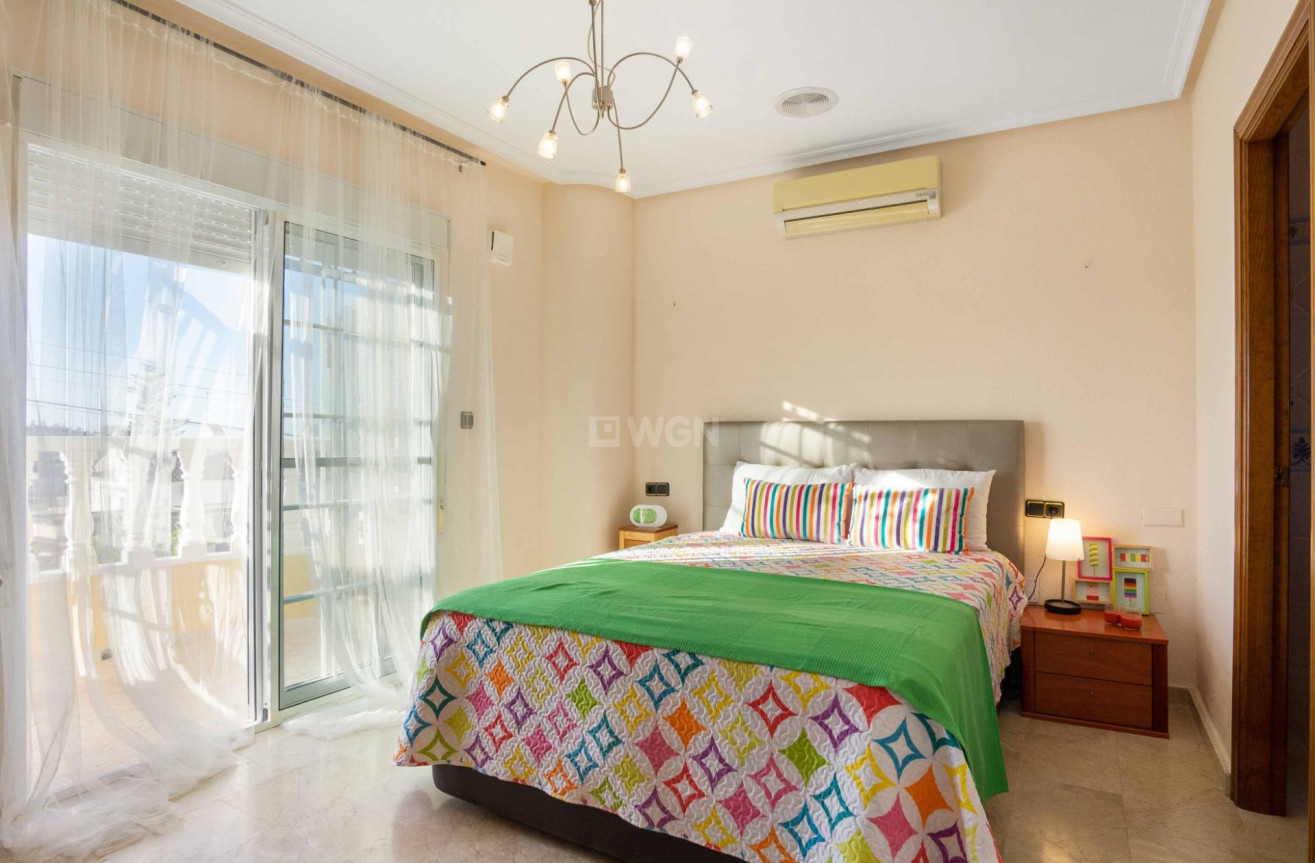 Odsprzedaż - Kamienica - Orihuela Costa - Los Almendros-la Florida