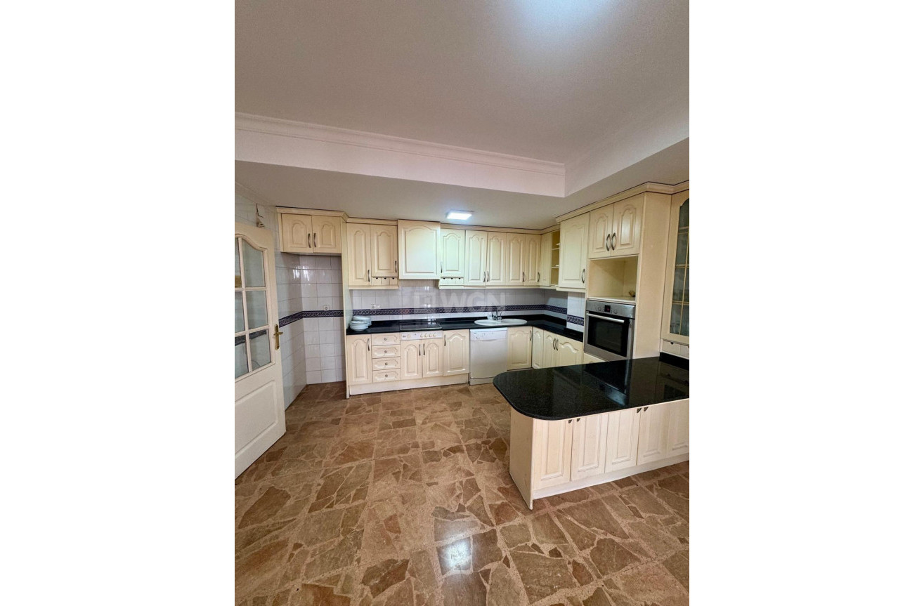 Resale - Apartment / flat - Torrevieja - Centro