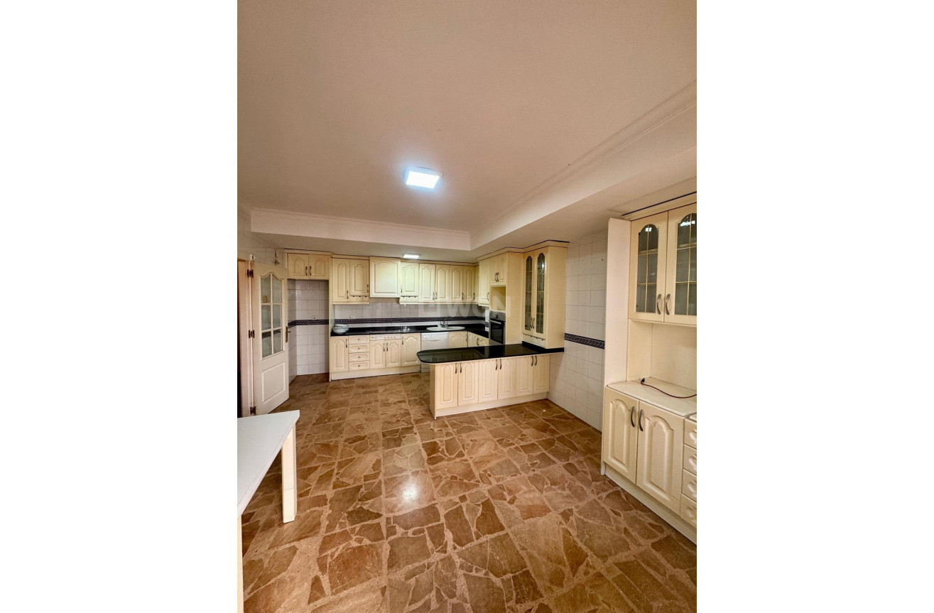 Resale - Apartment / flat - Torrevieja - Centro